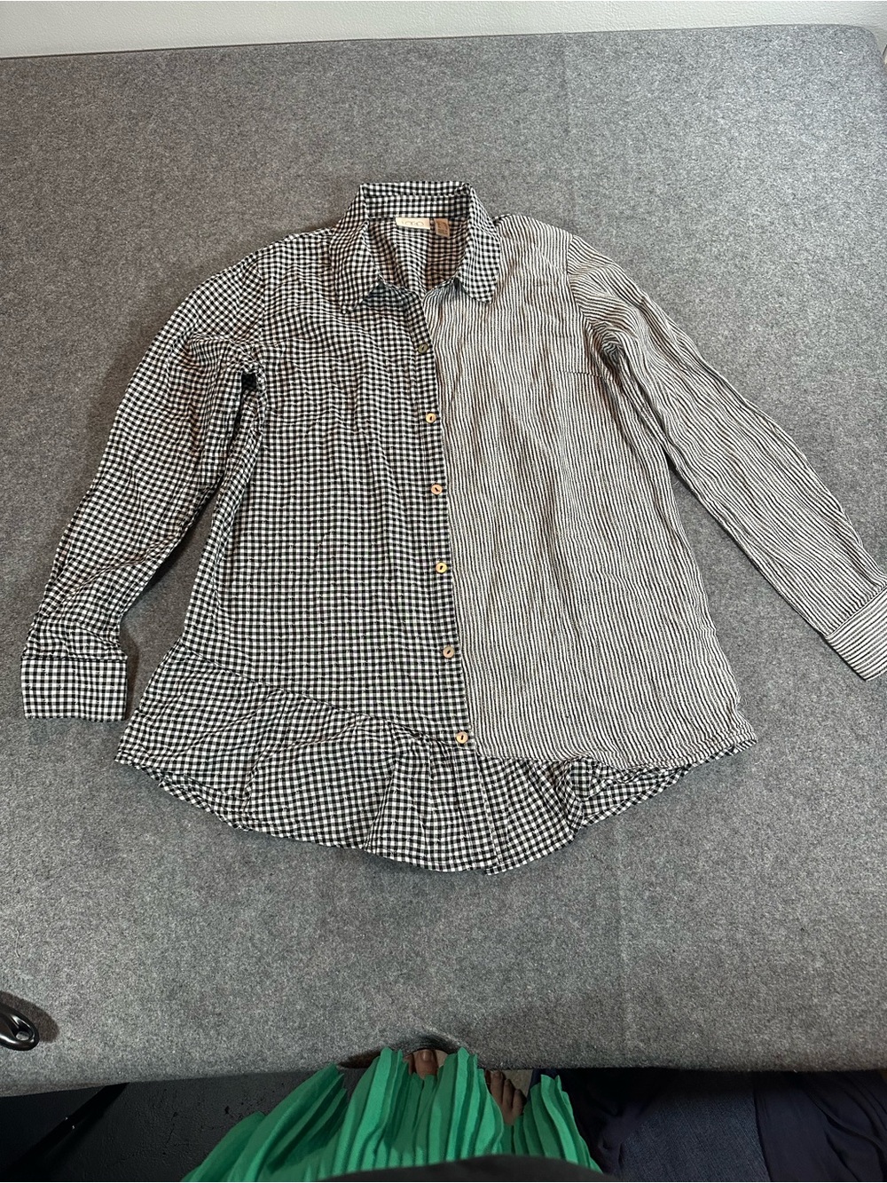 LOGO by Lori Goldstein Black & White Printed Button Down Shirt
